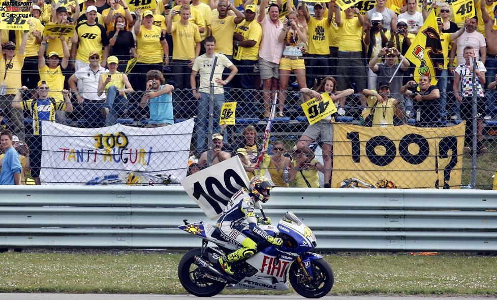 Bei der Dutch TT in Assen überträgt Sport1 den 100. Grand-Prix-Sieg von Valentino Rossi. In der Kathedrale des Motorrad-Sports herrscht Ausnahmezustand.