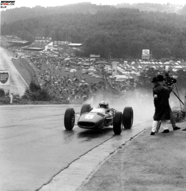 1966 kämpft Surtees dann noch erneut um den WM-Titel in der Formel 1. Für Ferrari gewann er das zweite Saisonrennen in Spa-Francorchamps. Da ihm das Team wegen der Folgen des Unfalls aus dem Vorjahr aber einen Start in Le Mans verweigerte, kam es zum Bruch.