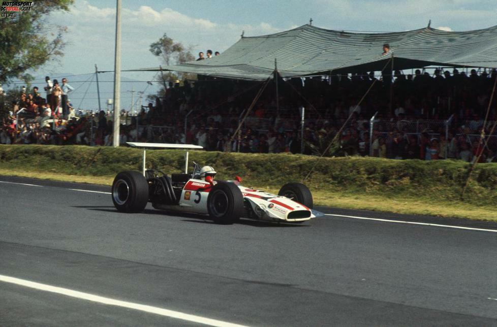 1967 wechselte Surtees ins Werksteam von Honda, für die er 1967 in Monza noch einmal ein Rennen gewinnen sollte. Anschließend blieben Erfolgserlebnisse aber die Ausnahme.