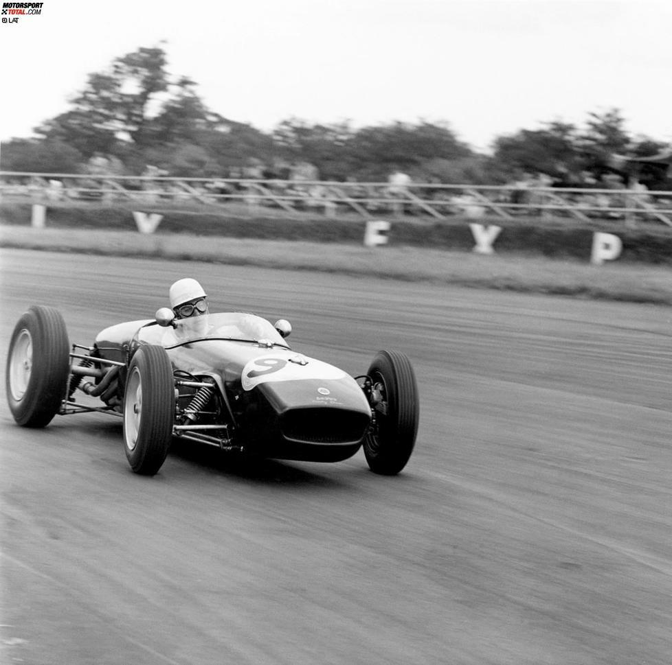 Auch auf vier Rädern erweist sich Surtees als überaus talentiert. Gleich bei seinem zweiten Formel-1-Rennen, dem Heim-Grand-Prix in Silverstone 1960, steht er als Zweiter zum ersten Mal auf dem Podium.