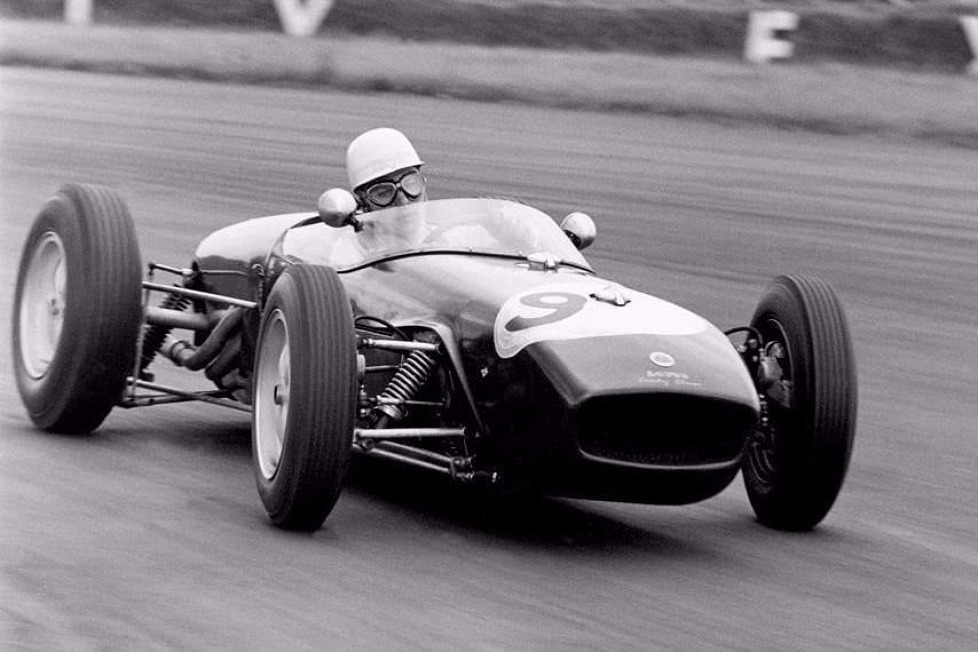 John Surtees ist der einzige Fahrer, der Motorrad und Formel-1-Weltmeister war - Ein Blick auf sein bewegendes Leben