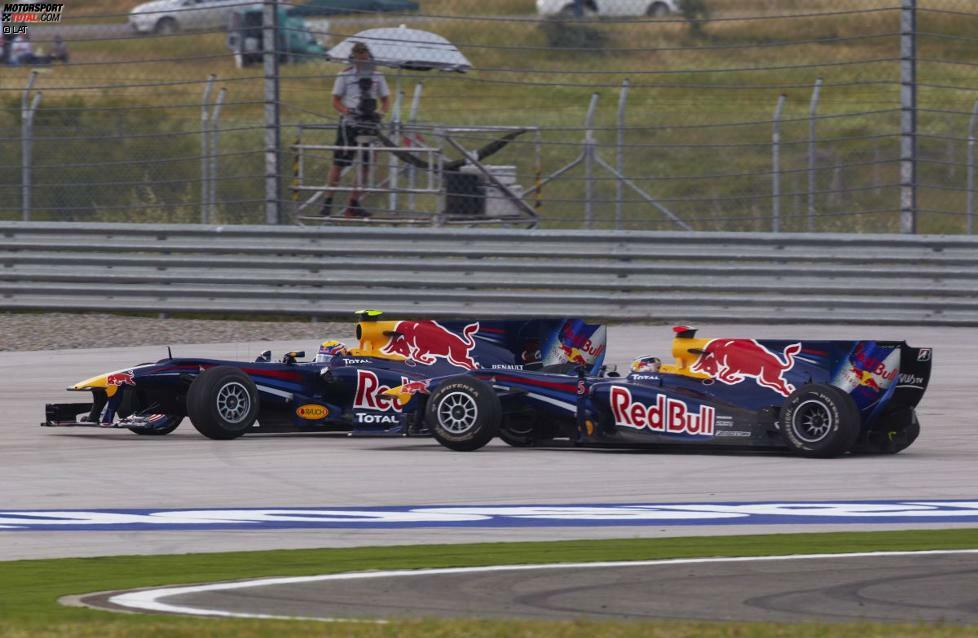 2010: Die Red-Bull-Piloten Sebastian Vettel und Mark Webber gewinnen zusammen neun von 19 Rennen - Vettel fünf, Webber vier - stehen sich in Istanbul aber gegenseitig im Weg. Beim Saisonfinale in Abu Dhabi haben neben den beiden Red-Bull-Piloten auch Fernando Alonso (Ferrari) und Lewis Hamilton (McLaren) noch Titelchancen. Den Showdown entscheidet schließlich Vettel für sich.