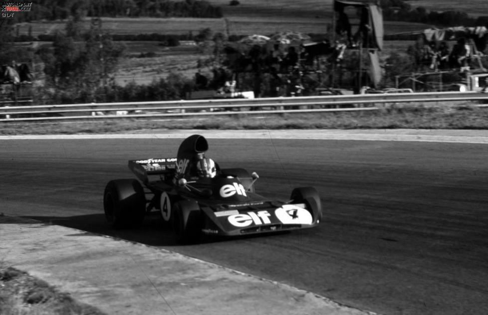 Im Oktober 1973 verliert die Szene eine ihrer charismatischsten Figuren. Der Franzose Francois Cevert kommt im Training zum Grand Prix der USA in Watkins Glen ums Leben. Das junge Talent hat bei einem harten Einschlag in die Barrieren keine Chance. Das Qualifying geht trotz des Unfalls weiter. 