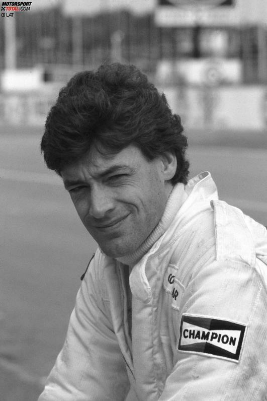 Unglaubliche Dramatik und Tragik: Tom Pryce stirbt am 5. März 1977 im Grand Prix von Südafrika. Der Brite wird Opfer einer Rettungsaktion der Streckenposten in Kyalami, die zu einem gestrandeten Fahrzeug eilen wollen und dafür die Fahrbahn überqueren. Price kann einem Helfer nicht ausweichen, wird von dessen Feuerlöscher tödlich am Kopf getroffen. Auch der Streckenposten stirbt bei dem Zwischenfall.