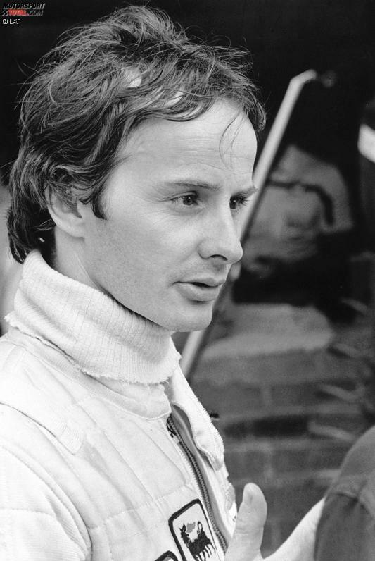 Ebenfalls eine unvergessene Legende: Gilles Villeneuve verunglückt am 8. Mai 1982 tödlich im Training zum Grand Prix von Belgien in Zolder. Der Kanadier stößt mit seinem Ferrari unglücklich auf den Hinterreifen des March von Jochen Mass und hat keine Chance. Villeneuve wird samt Sitz aus dem Cockpit und in einen Fangzaun geschleudert, wobei er sich tödliche Verletzungen zuzieht.