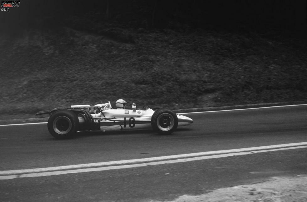 Im Juli 1968 hat der Franzose Jo Schlesser erstmals ein echtes Formel-1-Fahrzeug zur Verfügung, aber sein Debüt endet tragisch. Im Grand Prix von Frankreich in Rouen überschlägt sich Schlesser mit seinem wenig ausgereiften Honda und verbrennt im Fahrzeug.