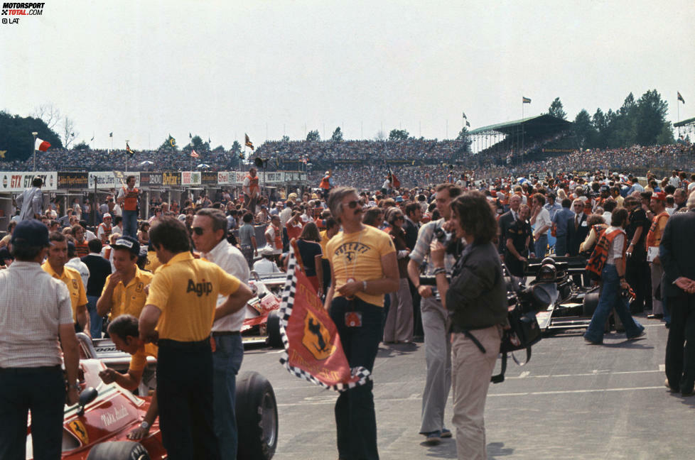 Clay Regazzonis Dreher in der ersten Runde des Rennens in Brands Hatch 1976 führt zu einem weiteren Chaos bei einem Grand Prix von Großbritannien und auch zu einer Rennunterbrechung. Sie ermöglicht es James Hunt, der seinen McLaren ebenfalls beschädigt hat, wieder an den Start zu gehen und das Rennen auch zu gewinnen. Da er nach seinem Unfall aber eine Abkürzung zu seiner Box benutzt, wäre er eigentlich nicht startberechtigt gewesen. Die Rennleitung drückt zunächst nur wegen der energischen Forderungen der britischen Fans ein Auge zu. Nach Beschwerde von Ferrari wird Hunt aber nachträglich disqualifiziert und Niki Lauda zum Sieger gekürt.