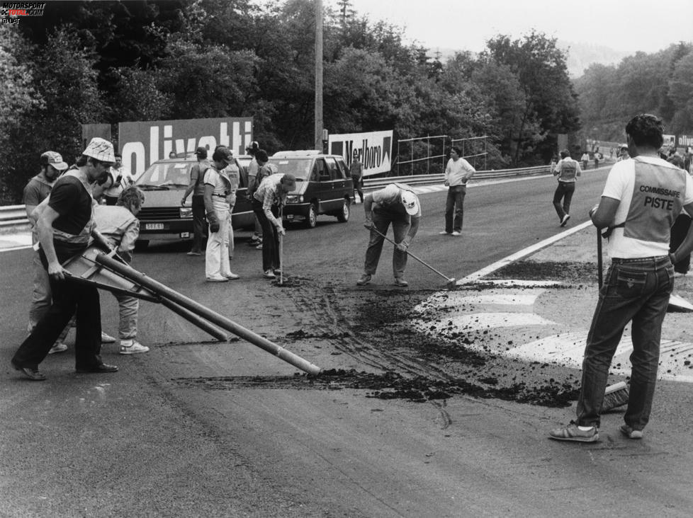 1985 reisen die Formel-1-Teams gleich zwei Mal in einem Jahr nach Spa. Beim Training zum Anfang Juni geplanten Rennen bricht bei hohen Temperaturen der neue Asphalt der auf knapp sieben Kilometer verkürzten Rennstrecke auf. Da keine schnelle Abhilfe möglich ist, wird das Rennen abgesagt und am 15. September nachgeholt.