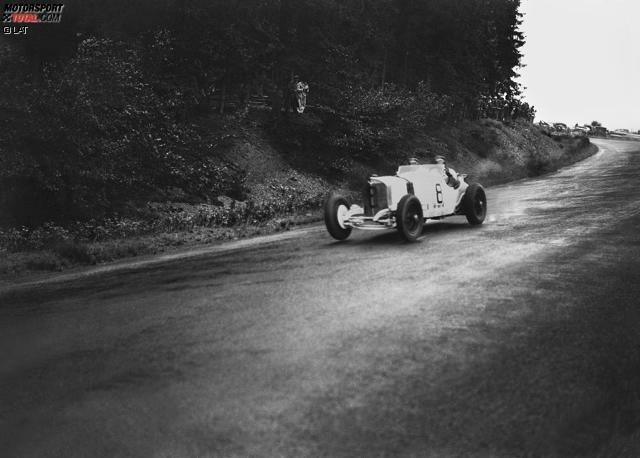 Der Große Preis von Deutschland ist bedeutend älter als die Formel 1. Bereits im Jahr 1926 wird er zum ersten Mal auf der Berliner Avus ausgetragen. Im nächsten Jahr zieht das Rennen auf den neuen Nürburgring um. 1931 gelingt Rudolf Caracciola dort auf Mercedes bereits sein dritter Sieg beim Großen Preis von Deutschland. Der Große Preis von Deutschland ist bedeutend älter als die Formel 1. Bereits im Jahr 1926 wird er zum ersten Mal auf der Berliner Avus ausgetragen. Im nächsten Jahr zieht das Rennen auf den neuen Nürburgring um. 1931 gelingt Rudolf Caracciola dort auf Mercedes bereits sein dritter Sieg beim Großen Preis von Deutschland.
