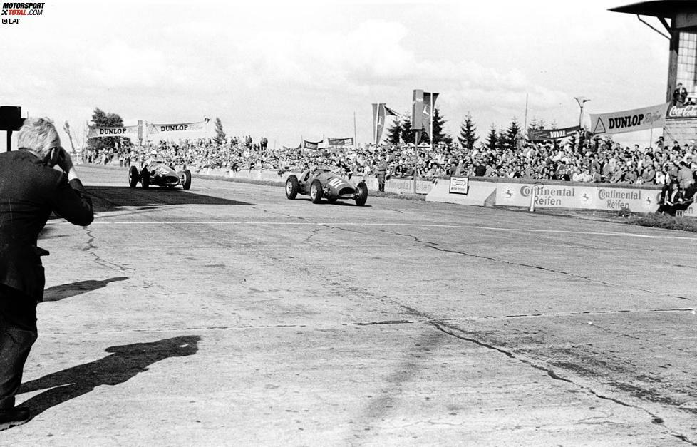 Nach dem zweiten Weltkrieg wird 1950 die Formel 1 gegründet, doch erst im zweiten Jahr ihres Bestehens gehört der Große Preis von Deutschland zur neuen Rennserie. 1952 feiern Alberto Ascari und Giuseppe Farina für Ferrari einen Doppelsieg auf dem Nürburgring.