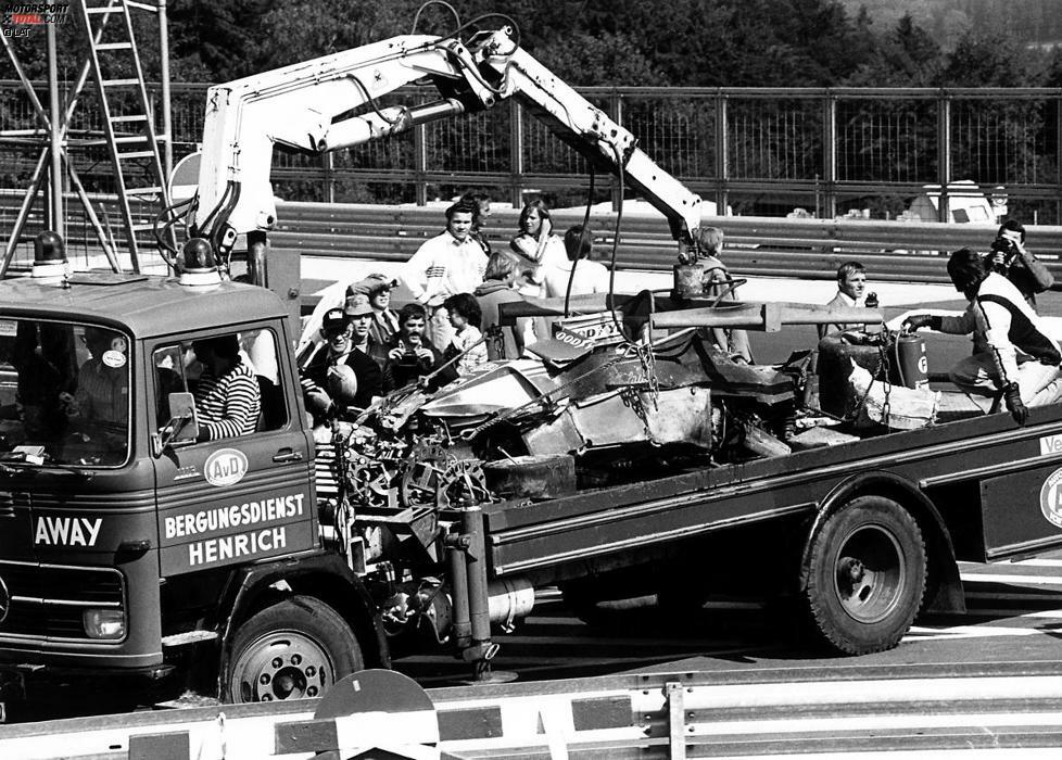1976 kommt es dann beinahe zur Katastrophe. Im Rennen verunglückt Niki Lauda in der Anfahrt zum Bergwerk. Sein Ferrari fängt Feuer, Lauda muss durch Fahrerkollegen aus dem brennenden Wrack gerettet werden. Trotz schwerer Verbrennungen überlebt der Österreicher den Unfall, der später im Kinofilm 