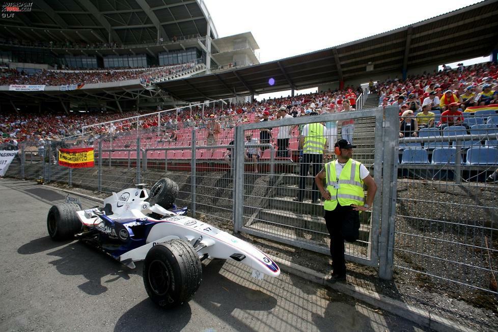 2006 endet beim Großen Preis von Deutschland eine große Formel-1-Karriere. Jacques Villeneuve scheidet nach einem heftigen Unfall aus und wird beim nächsten Rennen - offiziell wegen Kopfschmerzen - bei BMW-Sauber durch Robert Kubica ersetzt. Es war der letzte Grand Prix des Weltmeisters von 1997.