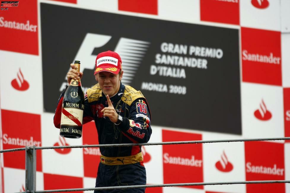 ...doch Monza ist auch die Geburtsstätte eines neuen deutschen Stars: Im lombardischen Regen verteidigt der erst 21-jährige Sebastian Vettel 2008 im Toro Rosso sensationell seine Pole-Position und gewinnt als jüngster Fahrer aller Zeiten ein Formel-1-Rennen. Sein Rekord hält, bis ihn Max Verstappen in Barcelona 2016 ablöst. Er ist erst 18 Jahre alt.