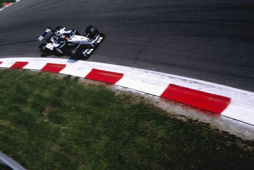 Die schnellste Formel-1-Runde aller Zeiten gelingt Juan Pablo Montoya 2002 im Qualifying. Im Williams-BMW absolvierte er den Umlauf in 1:20.264 Minuten und fliegt mit einem Durchschnittstempo von 259,827 km/h zur Pole-Position. Drei-Liter-V10-Motoren machen es möglich.
