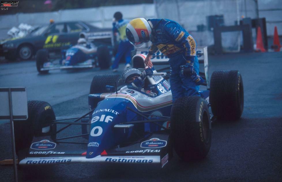 ... findet bei sintflutartigem Regen statt. Damon Hill (Williams) setzt sich gegen Schumacher durch und vertagt damit die WM-Entscheidung bis Adelaide. Dort wird Schumacher im Zuge einer Kollision mit Hill erstmals Weltmeister. 1995 gewinnt der Benetton-Pilot sowohl in Aida als auch in Suzuka und wird erneut Champion.
