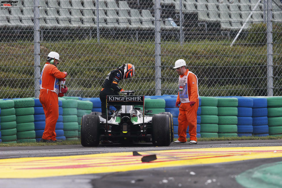 Im elften Saisonrennen 2014 geht Nico Hülkenberg erstmals leer aus. Nach einer missglückten Attacke ausgerechnet gegen seinen Force-India-Teamkollegen Sergio Perez (der später selbst crasht, möglicherweise wegen des beeinträchtigten Fahrverhaltens) rutscht der Deutsche in der Zielkurve von der Strecke. 