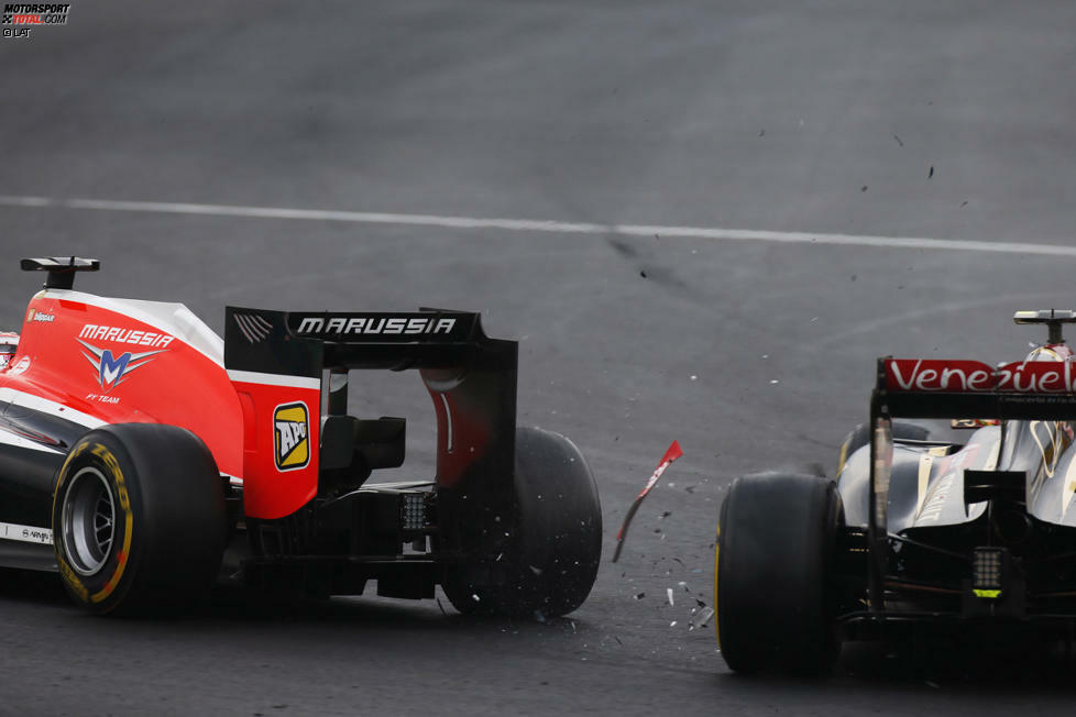 Zur Kollision kommt es auch zwischen Jules Bianchi (Marussia) und Pastor Maldonado (Lotus). Beim Duell um Platz 17 fliegen die Fetzen - und beide müssen anschließend zum Reparaturstopp an die Box kommen.