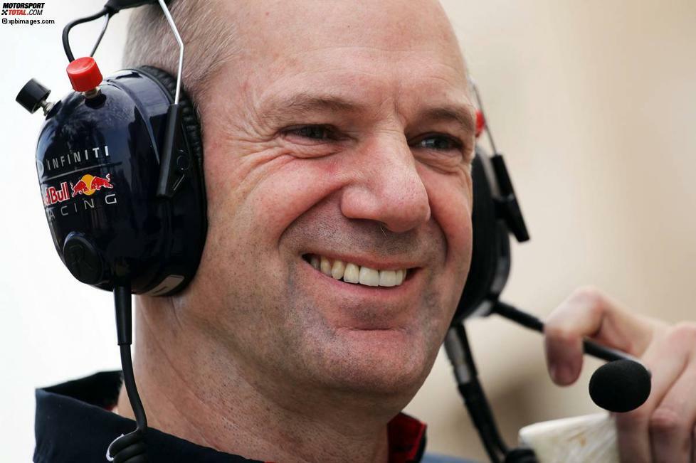 Pro: Adrian Newey.
Das Genie im Hintergrund tüftelt unentwegt an Verbesserungen am neuen Boliden, der derzeit noch schwächelt. Die Schwierigkeiten zum Saisonbeginn dürfte das Superhirn von Red Bull nicht lange auf sich sitzen lassen. Früher oder später wird Vettel wieder das perfekte Auto bekommen - genau wie in den Jahren zuvor.
