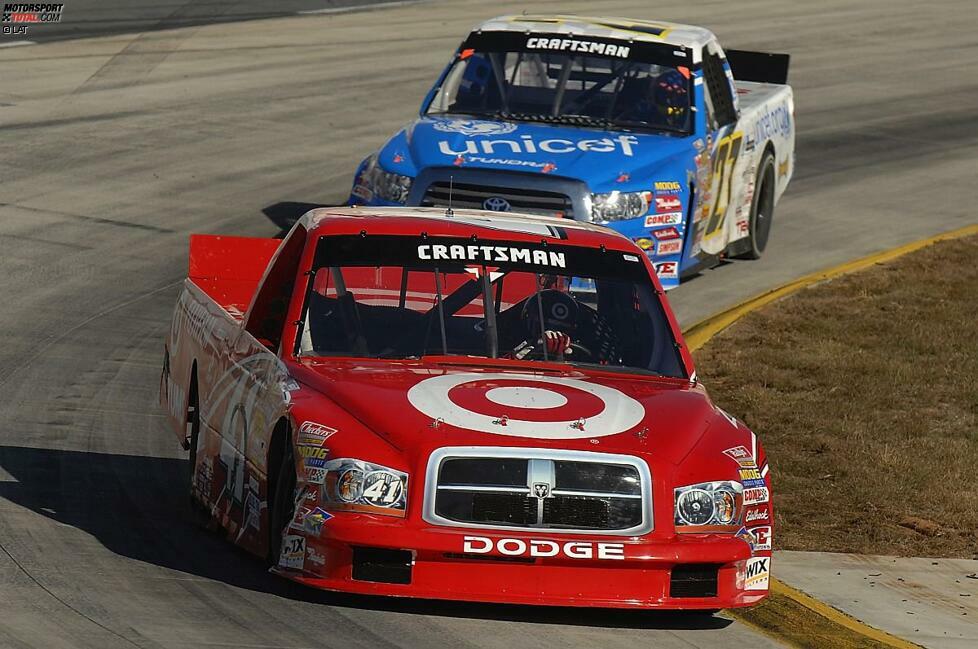 Villeneuve hinter Dario Franchitti, der zeitgleich ebenfalls einen NASCAR-Einstieg versucht.