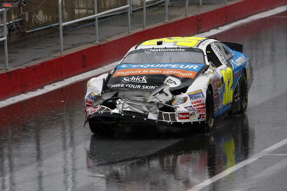 Montreal 2008 und das legendäre Nationwide-Regenrennen der NASCAR: Villeneuve erwischt es - wie so viele andere auch - auf tropfnasser Fahrbahn.