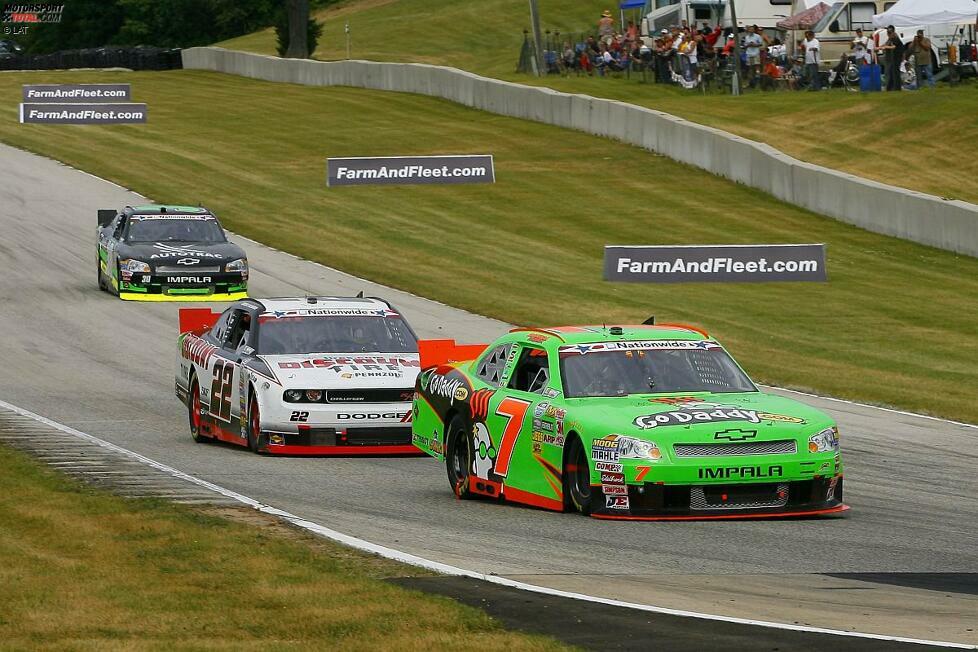2012 macht sich Villeneuve in Elkhart Lake zum überregionalen Buhmann, als er Danica Patrick (7) im Kampf um Rang vier umdreht. 