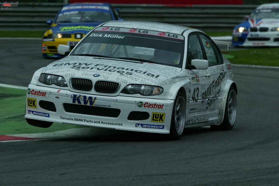 Monza, am 9. April 2005: Dirk Müller auf dem Weg zur ersten Pole-Position in der Geschichte der modernen WTCC. Schon 1987 hatte es erstmals eine Weltmeisterschaft für Tourenwagen gegeben, doch diese war nach nur einem Jahr wieder eingestellt worden. 2005 kam es zur Neuauflage. Und Müller war der Mann der Stunde im Königlichen Park von Monza!