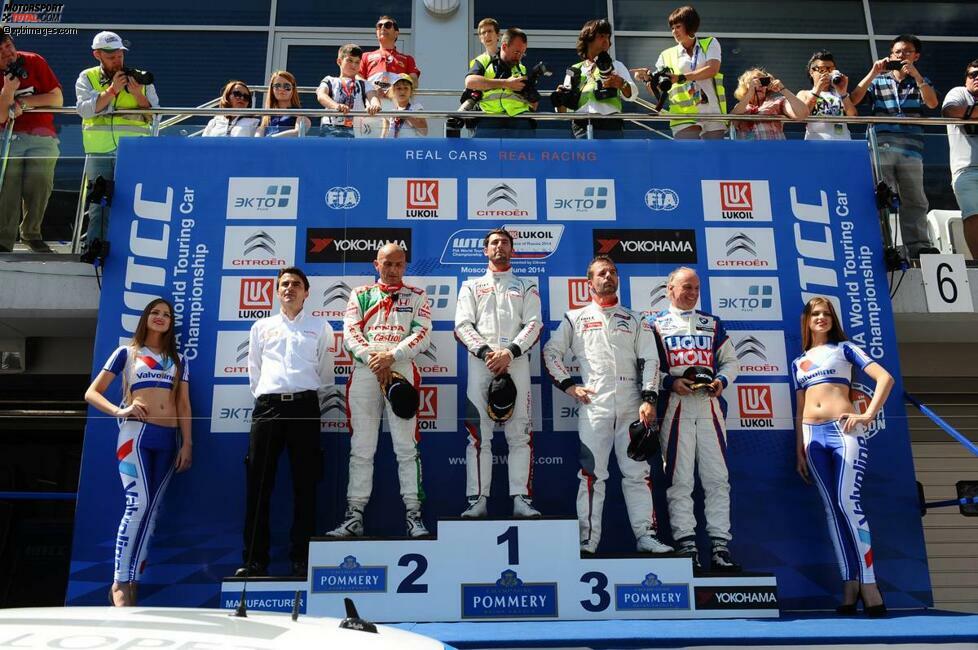 Moskau (Russland), 8. Juni 2014: Gabriele Tarquini (Honda/2.), Jose-Maria Lopez (Citroen/1.), Sebastien Loeb (Citroen/3.) und TC2-Sieger Franz Engstler (Engstler-BMW)