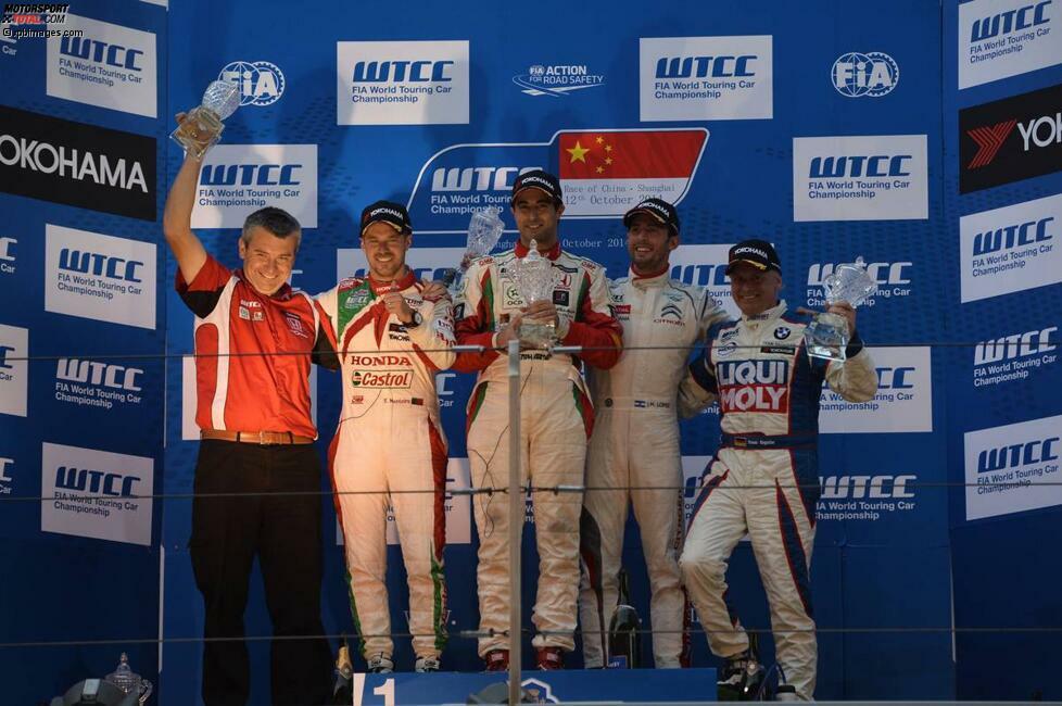 Schanghai (China), 12. Oktober 2014: Tiago Monteiro (Honda/2.), Mehdi Bennani (Proteam-Honda/1.), Jose-Maria Lopez (Citroen/3.) und TC2-Sieger Franz Engstler