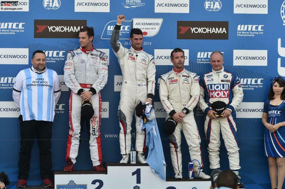Suzuka (Japan), 26. Oktober 2014: Tom Chilton (ROAL-Chevrolet/2.), Jose-Maria Lopez (Citroen/1.), Sebastien Loeb (Citroen/3.) und TC2-Sieger Franz Engstler (Engstler-BMW)