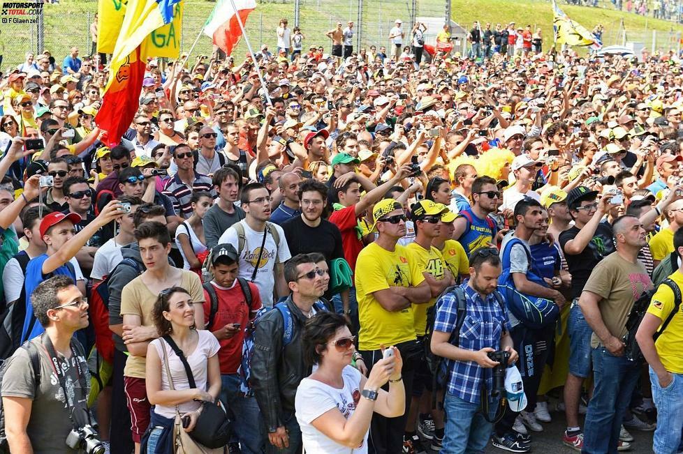 Heimspiel in Mugello: Tausende Fans drückten Rossi beim Italien-Grand-Prix die Daumen, doch weder die Unterstüzung der Fans...