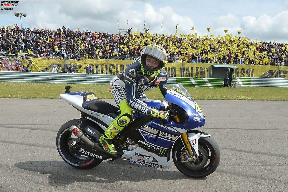 Bei der Dutch TT in Assen dominierte Yamaha das Geschehen. Rossi profitierte von Lorenzos Verletzung und holte sich souverän den Sieg. Es sollte der letzte Sieg...