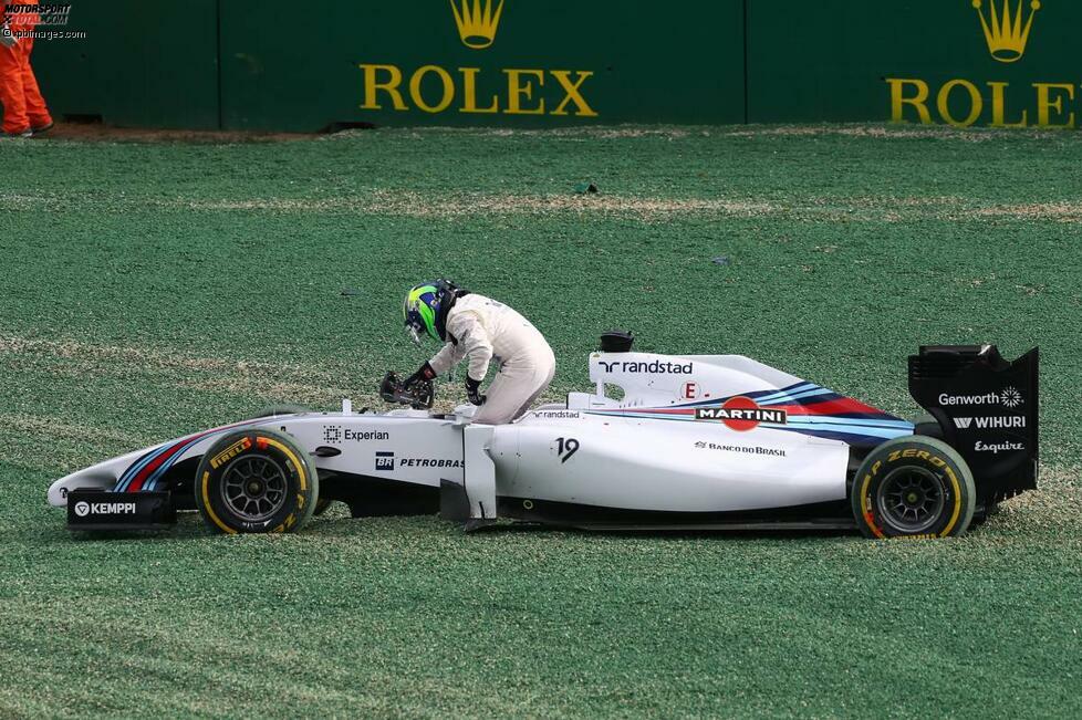 ... ist Felipe Massa, der von Kobayashi abgeschossen wird und ebenfalls ausscheidet. Besonders ärgerlich: Nach den starken Wintertests galt Williams als Geheimfavorit, Punkte wären für den Brasilianer auf jeden Fall drin gewesen. Das beweist auch Teamkollege Valtteri Bottas, der am Ende Fünfter wird.