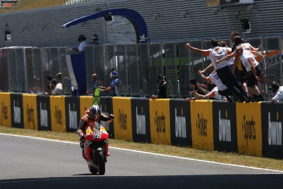 Befreiungsschlag in Jerez: Mit dem Sieg setzte Pedrosa ein Ausrufezeichen. Für die Schlagzeilen war aber erneut Teamkollege Marquez verantwortlich. Mit einem aggressiven Manöver verärgerte der 20-Jährige den amtierenden Weltmeister und spaltete im Fahrerlager die Meinungen.