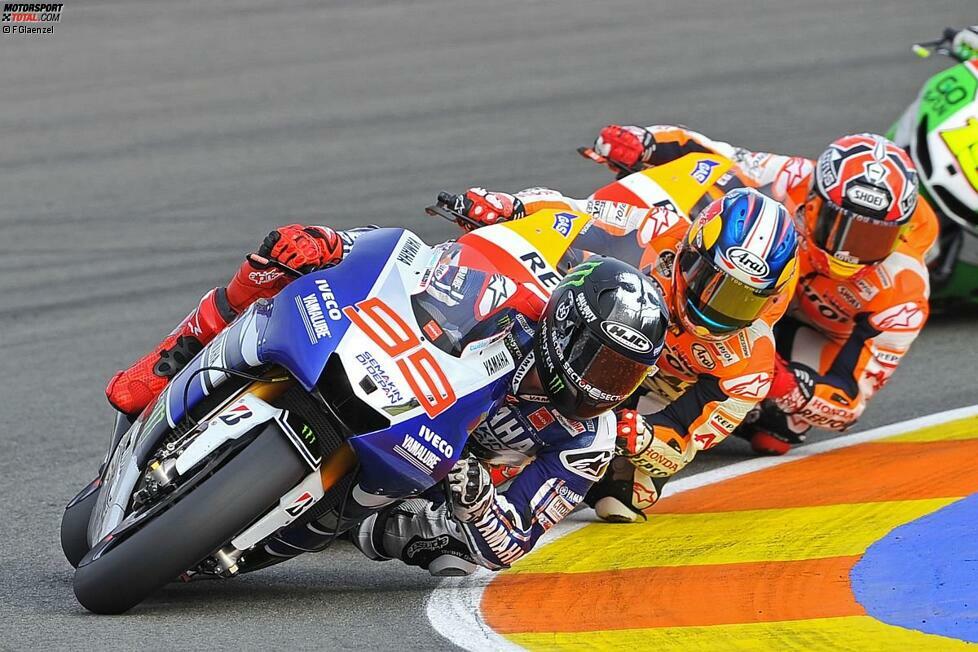 Lorenzo bremste das Feld in Valencia künstlich ein, um Marquez in Schwierigkeiten zu bringen. Doch der Rookie ließ sich nicht aus der Ruhe bringen und fuhr als Dritter ins Ziel, während Lorenzo das Rennen gewann und somit nach 18 Rennen vier Punkte weniger auf seinem Konto hatte als Marquez.