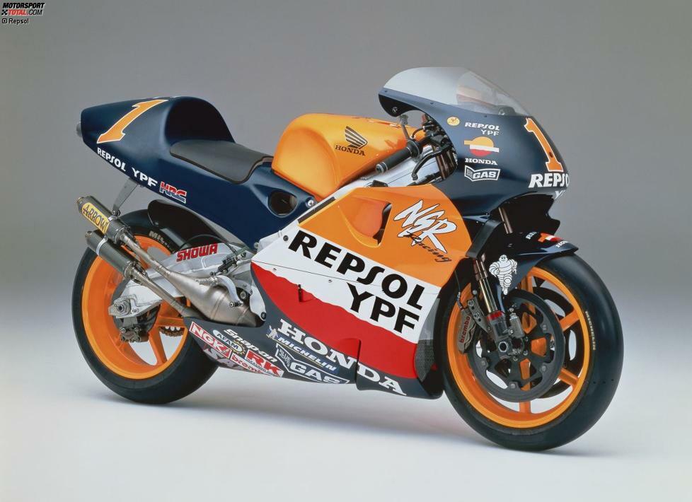 Honda NSR500 (Jahrgang 2000): über 185 PS Leistung - 130 Kilogramm - 32 Liter Kraftstoff - Fahrer: Alex Criville (WM-Neunter), Tadayuki Okada (WM-Elfter), Sete Giberbau (WM-15.)