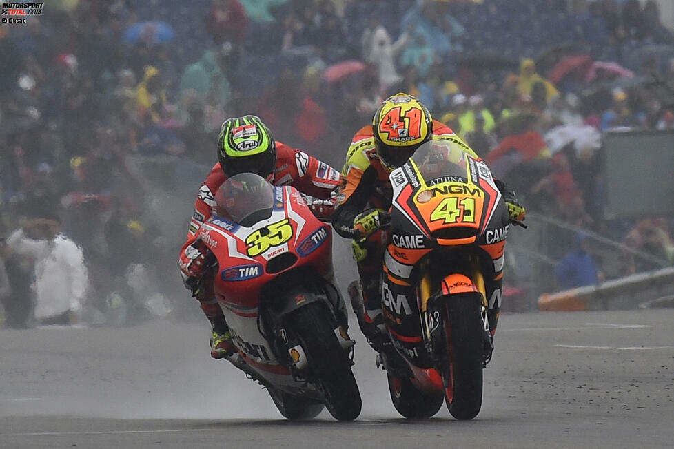Eine Ducati schaffte es in Aragon auch auf das Podest. Es war aber Cal Crutchlow mit der alten GP14, die noch dem technischen Stand der Wintertestfahrten war. Nach einem Chaosrennen verpasste Crutchlow im Zielsprint hauchdünn Platz zwei gegen Aleix Espargaro.