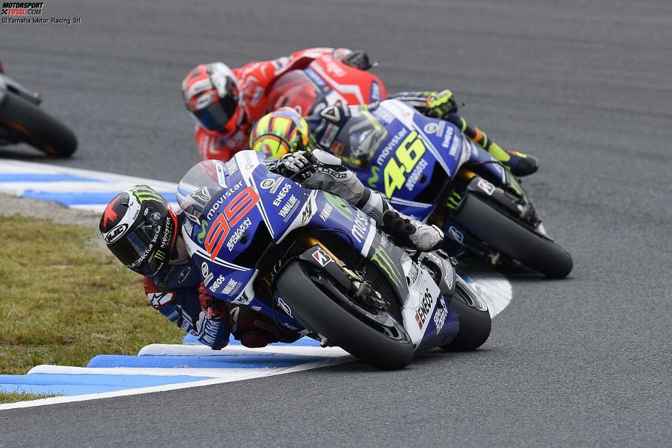 Die Führung von Rossi dauert aber nicht lange, denn Lorenzo ist stärker und schnappt sich Platz eins.