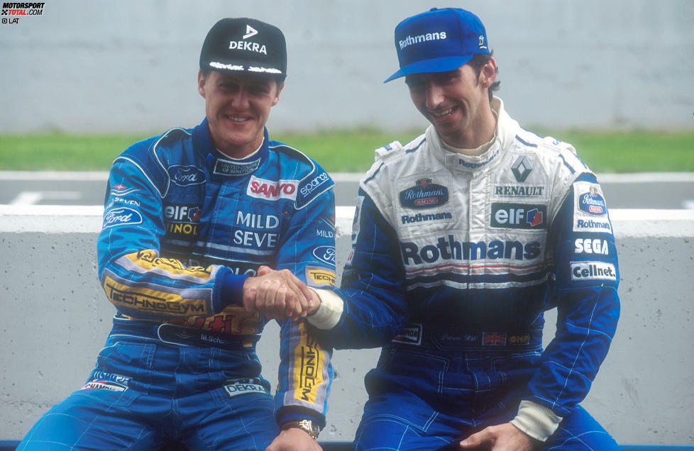 1994: Michael Schumacher gegen Damon Hill: Die schwarze Saison der Formel 1 gipfelt in einem spannungsgeladenen und vieldiskutierten Finale. Der heutige Rekordweltmeister kommt zum letzten Rennen des Jahres mit einem Punkt Vorsprung auf Hill.