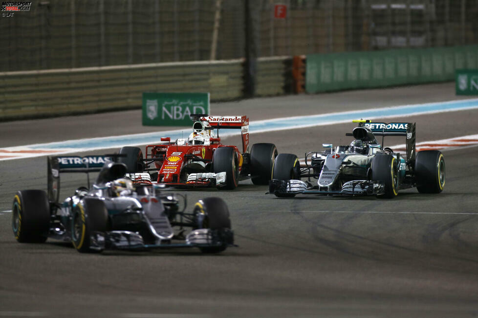 2016: Lewis Hamilton gegen Nico Rosberg: Mit dem Beginn der Hybridära im Jahr 2014 beginnt auch die Dominanz von Mercedes. Hamilton und Rosberg machen den Titel in den folgenden Jahren unter sich aus und 2014 und 2015 hat zunächst der Brite die Nase vorne. Doch 2016 geht Rosberg mit zwölf Zählern Vorsprung ins Finale in Abu Dhabi.