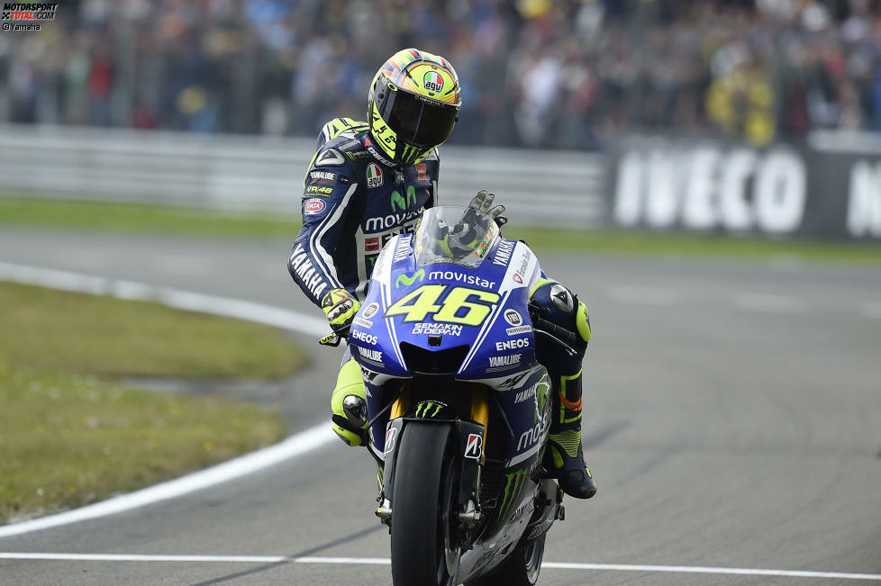 In Assen und auf dem Sachsenring verpasst Valentino Rossi allerdings das Podest, während Marc Marquez unaufhörlich weitergewinnt.