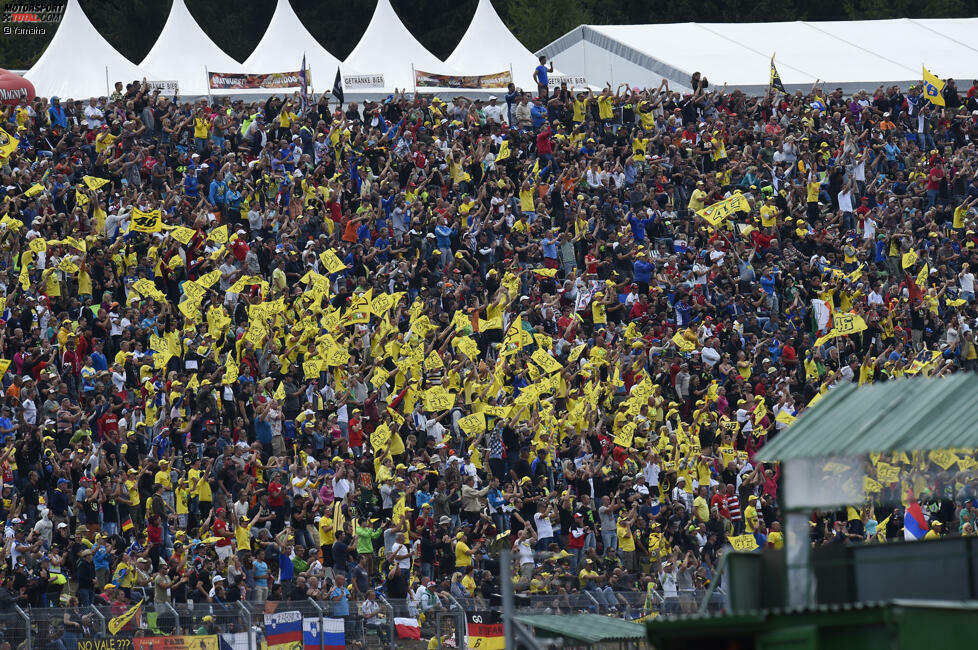 Erst in Indianapolis geht die Podestserie weiter. Valentino Rossi wird in Indy, in Brünn und in Silverstone jeweils Dritter.