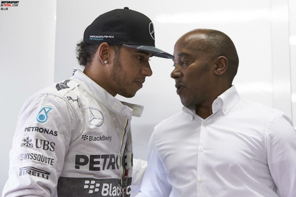 Lewis Hamilton schmeißt den Sieg mit einem eigenen Fehler weg. Als 