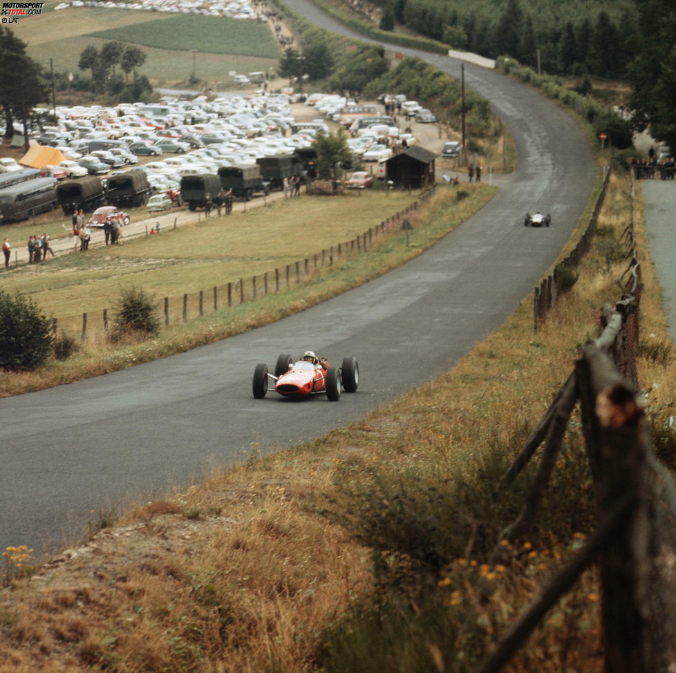 5. John Surtees ist der einzige Rennfahrer der Geschichte, der sowohl auf zwei als auch auf vier Rennen Weltmeister wurde. In der Formel 1 gelang ihm dies 1964 auf Ferrari. Er überlebte die Formel 1, musste aber 2009 zusehen, wie sein Sohn Henry bei einem Formel-2-Rennen tödlich verunglückte.