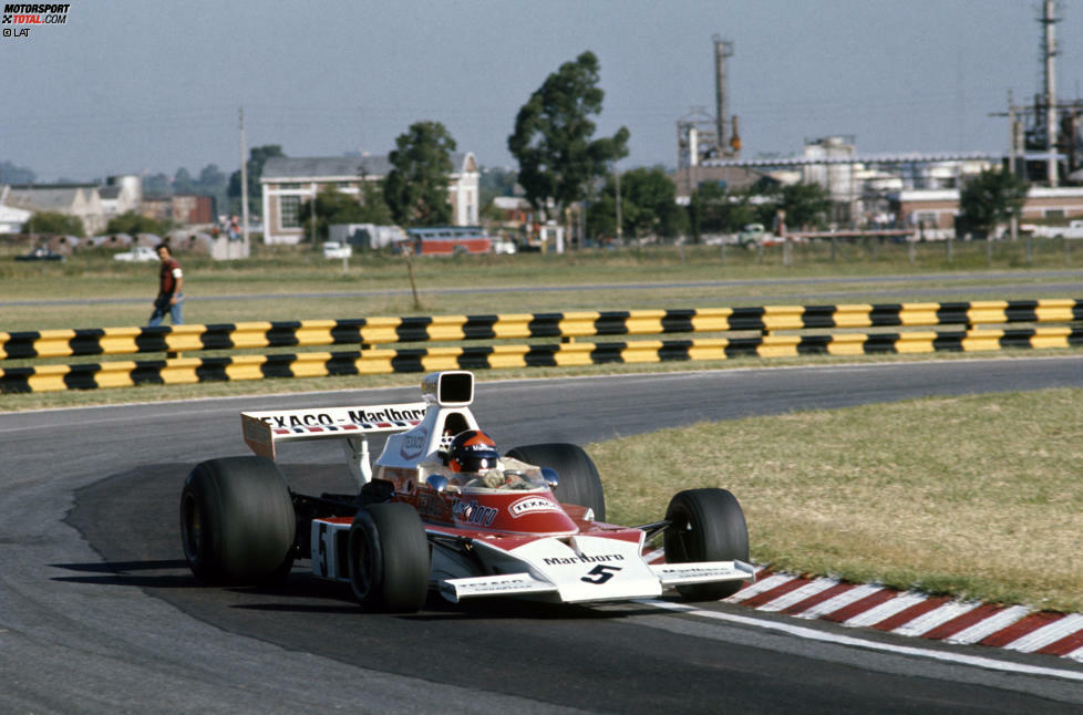 1. Emerson Fittipaldi: Der Brasilianer ist 1974 der erste McLaren-Champion. Acht Jahre nach dem Formel-1-Debüt (Monaco 1966) hat das Team des damaligen Teamchefs Teddy Mayer seinen ersten Weltmeister. Der Brasilianer geht punktgleich mit Clay Regazzoni in das letzte Saisonrennen in Watkins Glen. Da der der Schweizer wegen eines Problems an seinem Ferrari nur auf Rang elf landet, reichen Fittipaldi Platz vier und die damit verbunden drei Punkte zum Titel.