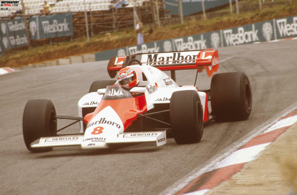 3. Niki Lauda: Es folgt eine siebenjährige Durststrecke für McLaren, die 1984 ausgerechnet Hunts alter Rivale beendet. Für den Österreicher ist es nach 1975 und 1977 bereits sein dritter Titel, allerdings sein erster mit McLaren - und gleichzeitig auch sein letzter. Für einen anderen Mann ist es allerdings sein erster Titel: Ron Dennis hatte 1981 die Leitung des strauchelnden Teams übernommen und Laudas Triumph1984 ist sein erster großer Erfolg.