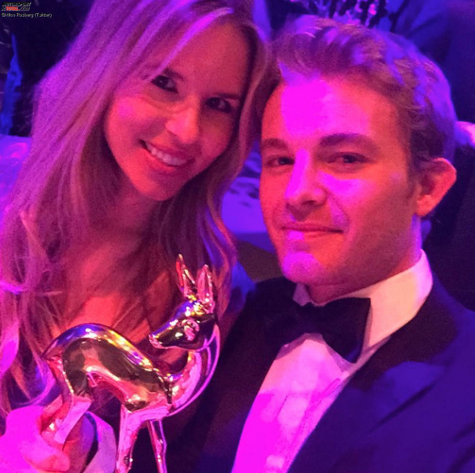 B wie Bambi: Das goldene Reh bekam Rosberg schon vor dem WM-Pokal für sein überragendes Jahr.