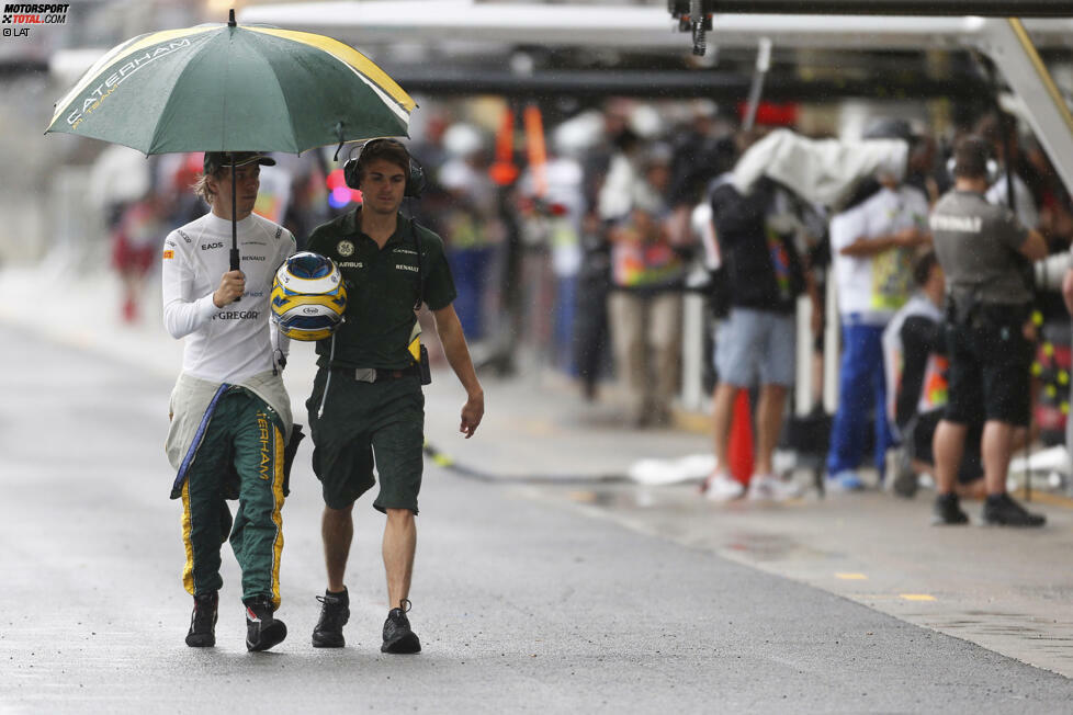 Den Regenschirm kann man 2013 zum Auftakt des Saisonfinales der Formel 1 in Brasilien gut gebrauchen, denn der Freitag fällt buchstäblich ins Wasser. Dauerregen sorgt auf dem Kurs von Interlagos für schwierige Bedingungen.