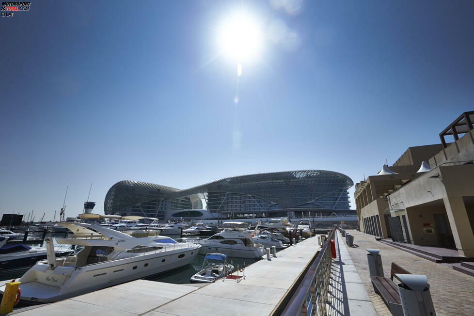 Heiß war der Grand Prix 2013 in Abu Dhabi vor allem wegen der äußeren Bedingungen. Im Rennen lässt Weltmeister Vettel der Konkurrenz einmal mehr keine Chance.