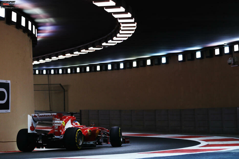 Ferrari tappt hingegen in der arabischen Nacht sprichwörtlich im Dunkeln. Die rote Göttin lahmt, Fernando Alonso verpasst den Einzug in Q3.