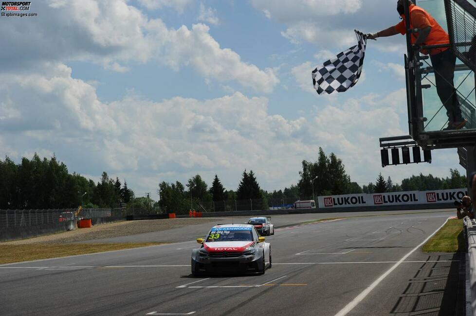 Citroen ist Weltmeister. Und das im ersten Jahr in der WTCC. Vom ersten Test des C-Elysee bis hin zum vorzeitigen Titelgewinn in Schanghai: In dieser Fotostrecke schildern wir den Weg der französischen Marke zum Triumph in der Herstellerwertung!